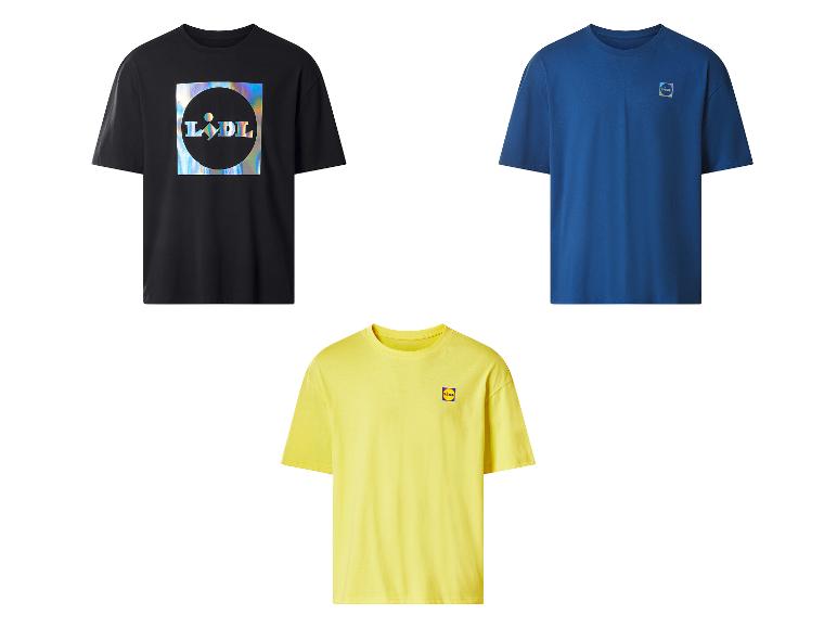 Trois t-shirts Lidl : noir avec logo holographique, bleu et jaune avec petit logo
