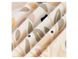 Tissu beige avec un motif abstrait et organique de feuilles.