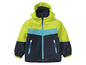 Une veste imperméable verte et bleue avec capuche.