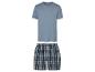 Pyjama : t-shirt bleu et short à carreaux.
