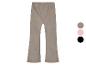 Pantalon en velours côtelé beige avec jambes évasées.