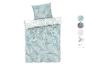 Une couette bleue avec des feuilles blanches stylisées.