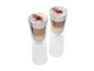Deux verres de cappuccino saupoudrés de cacao en poudre.