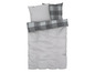 Une couette blanche avec des oreillers à carreaux gris et noirs.