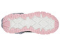 La semelle d'une chaussure d'hiver rose et grise.