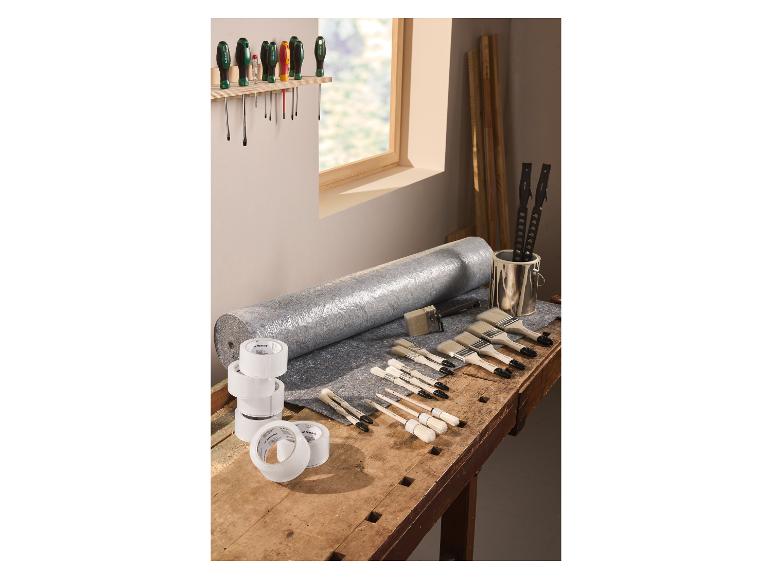 Set de 6 rubans d'emballage PARKSIDE® sur un établi avec des outils de peinture.