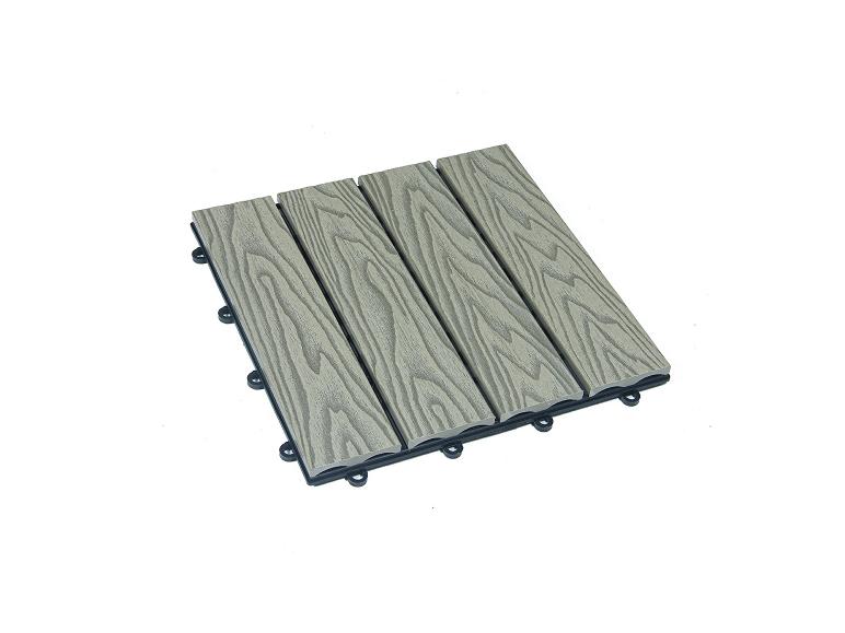 Dalle de terrasse en bois gris avec quatre sections de planches sur fond blanc.