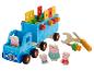 Un camion en bois bleu avec des personnages de Peppa Pig, des outils et des blocs.