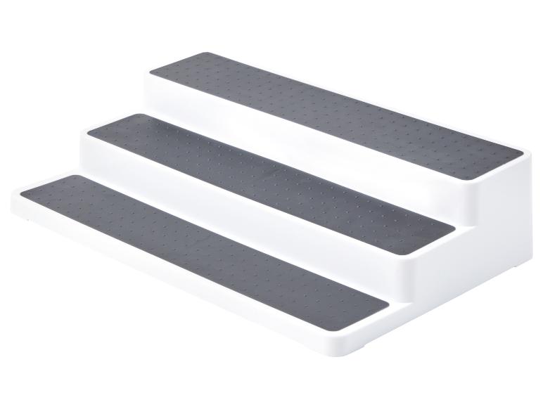 Organiseur d'étagères de cuisine à trois niveaux.