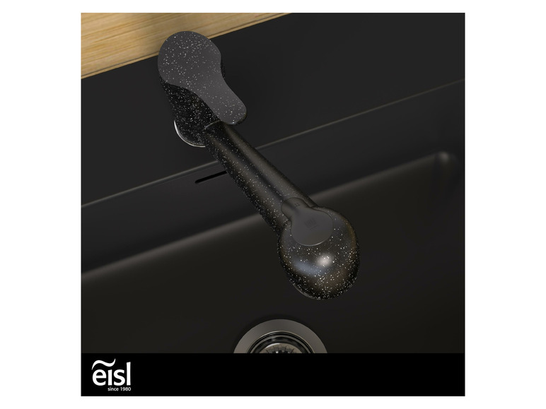 Un robinet de cuisine noir avec un évier noir d'Eisl.