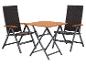 Ensemble de mobilier de jardin pliant: table avec plateau en bois et deux chaises en rotin