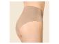 Dos de femme en culotte taille haute beige.