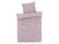 Parure de lit rose clair avec oreiller.