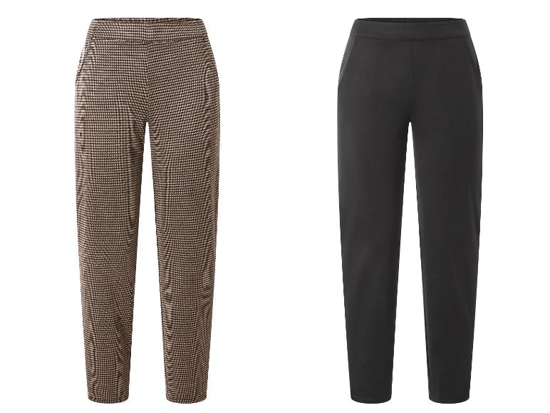 Deux pantalons pour femmes : un marron pied-de-poule, un noir uni.