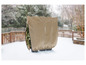 Trois housses de protection pour plantes dans la neige, pour les protéger de l'hiver.