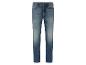 Un jean bleu pour homme.