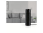 Un radiateur électrique noir sur une surface blanche