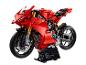 Un modèle de moto LEGO Technic Ducati Panigale V4 R rouge avec une plaque d'affichage.