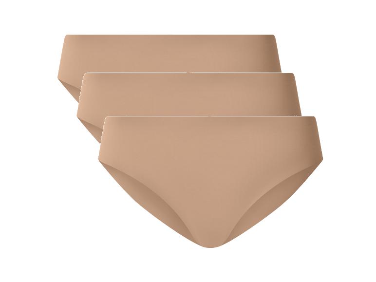 Lot de trois culottes femme couleur beige.