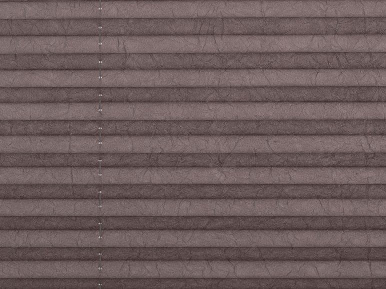 Stores plissés bruns avec une texture froissée.