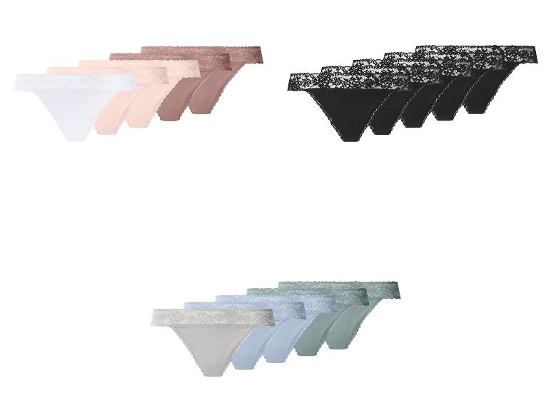 Trois paquets de strings en dentelle pour femmes de couleurs assorties : blanc, noir et bleu.