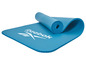 Un tapis de yoga Reebok bleu enroulé.