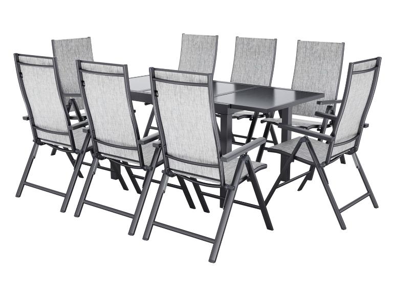 Ensemble de mobilier de jardin: table et huit chaises pliantes en tissu gris.