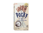 Biscuits Pocky aux saveurs chocolat et crème, paquet de 40 g.