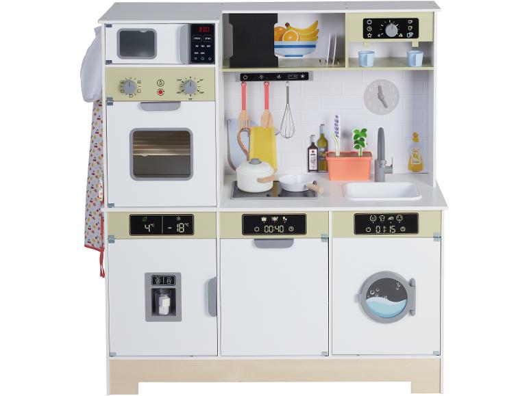 Cuisine de jeu en bois avec micro-ondes, four, réfrigérateur, lave-vaisselle et machine à laver.