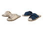 Deux paires d'espadrilles, l'une avec un nœud et l'autre avec une bande croisée.