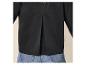 Chemise noire avec un pli au dos et un jean.