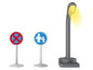 Un panneau de signalisation avec une croix rouge, un panneau bleu avec un adulte et un enfant et un lampadaire gris avec une lumière.