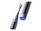 Une brosse à dents électrique Oclean avec station de charge.