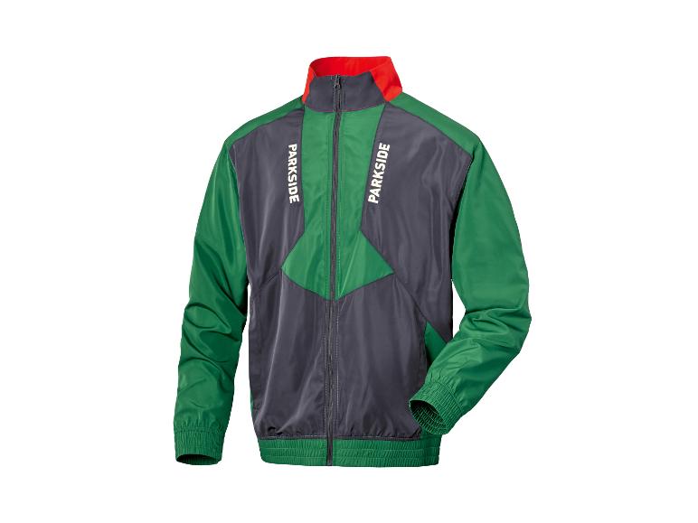 Veste verte et gris foncé avec col rouge et texte blanc sur la poitrine.