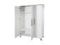 Armoire blanche à deux portes avec étagères et tringle à vêtements, avec détails en bois clair