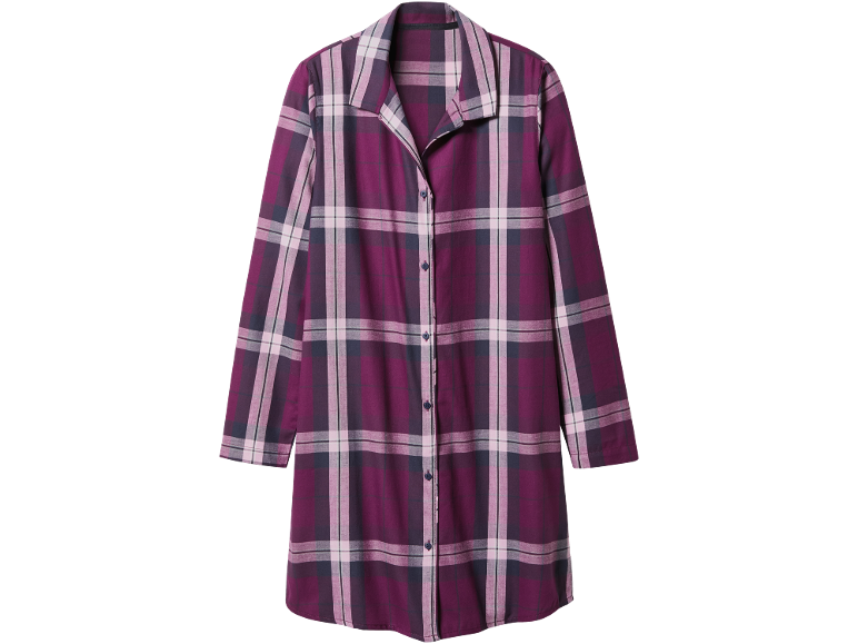 Chemise de nuit à carreaux violet, blanc et bleu foncé avec manches longues et boutons.