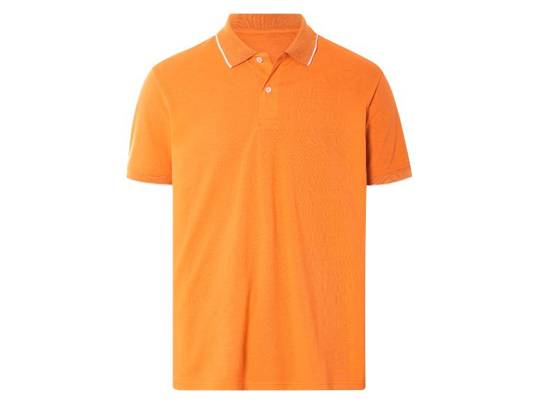 Polo orange avec col blanc.