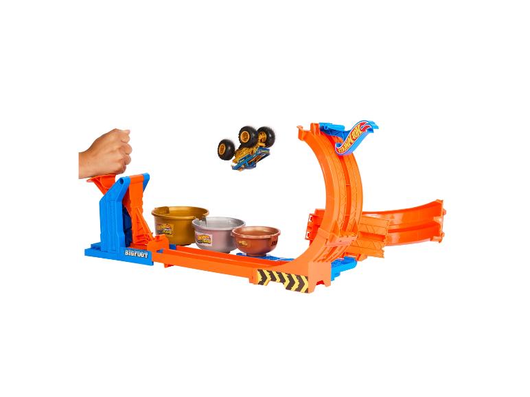 Ensemble de jeu Hot Wheels Monster Trucks avec lanceur, boucle et tasses cibles.