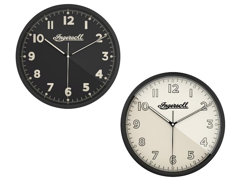 Deux horloges murales Ingersoll noires avec des chiffres blancs.