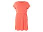 Robe corail estivale à manches courtes.