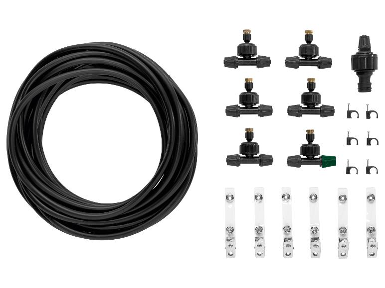 Système d'irrigation avec tuyau noir, buses, connecteurs et clips de fixation.