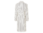 Peignoir blanc à rayures verticales gris foncé pour femme.