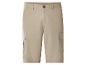 Shorts cargo beiges avec poches latérales et bouton marron.