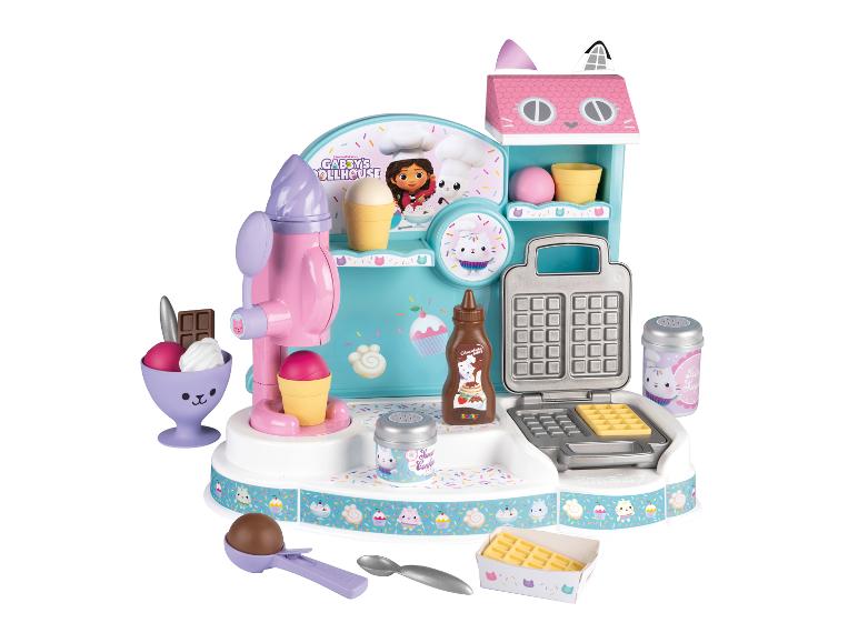 Ensemble de jeu Gabby's Dollhouse avec machine à glace, gaufrier et accessoires de pâtisserie.