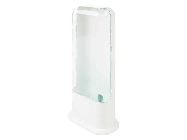 Un distributeur blanc avec un compartiment transparent pour ranger les rouleaux de papier essuie-tout.