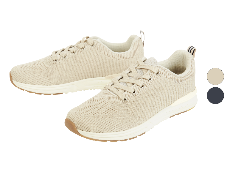 Baskets en maille beige.