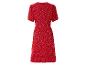 Robe rouge à fleurs, style bohème, vue arrière.
