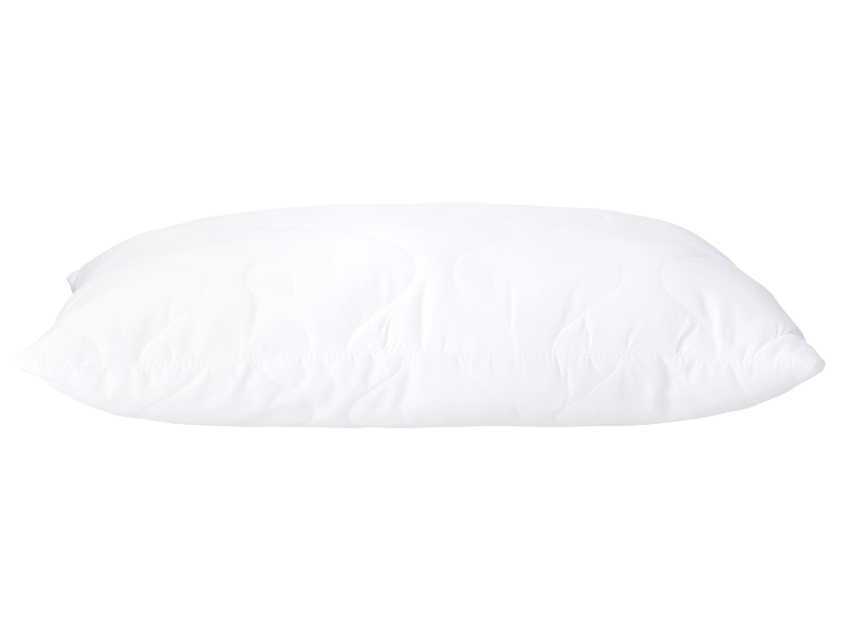 Un oreiller blanc matelassé.