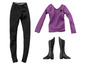 Pantalon d'équitation noir, t-shirt à manches longues violet avec un cheval et des bottes noires.