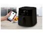 Une friteuse à air Silvercrest noire avec une application de téléphone intelligent pour cuisiner des en-cas.